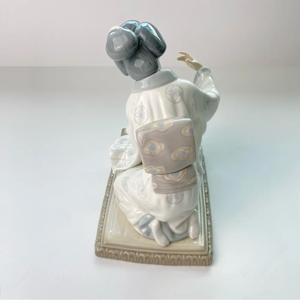 VINTAGE LLADRO JAPANESE GIRL DECORATING Flower Arranger - Picture 5 of 9